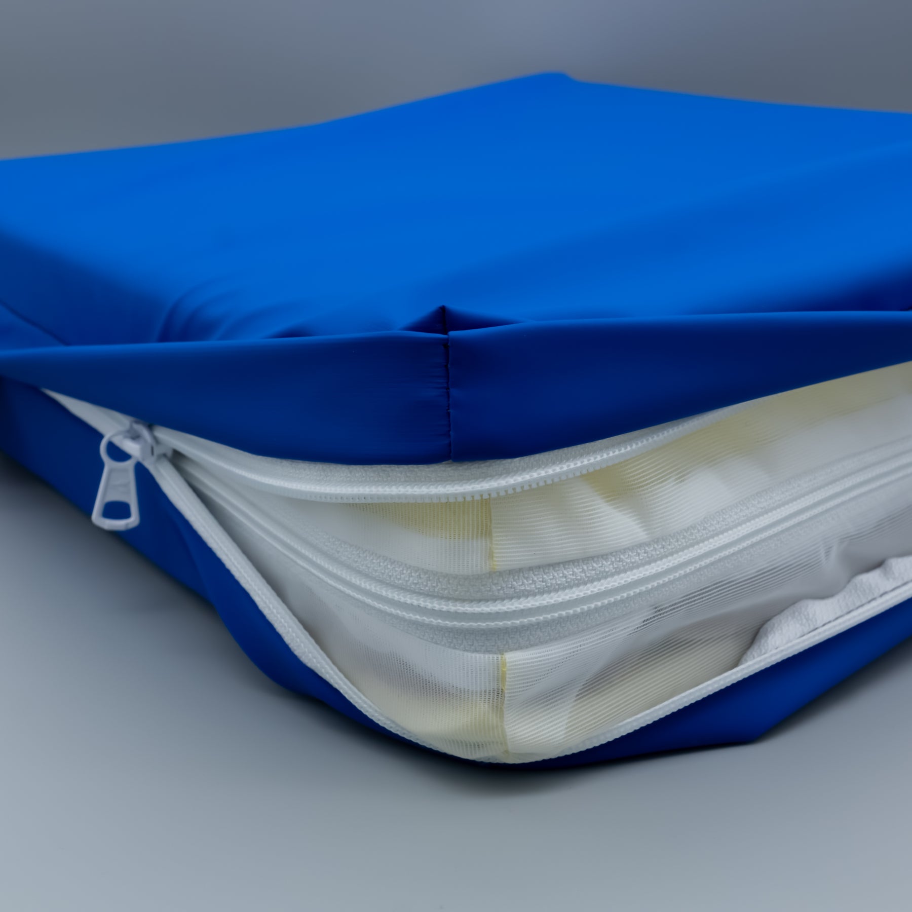 Inkontinenzbezug für orthopädischen Schlafplatz und Liegekissen